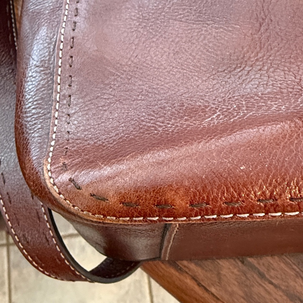 Fossil Brown Leather Shoulder Bag with Timeless Design - Picture 9 of 13